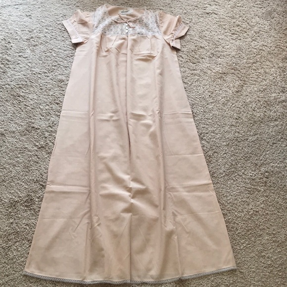 Long nightgown - Picture 4 of 7